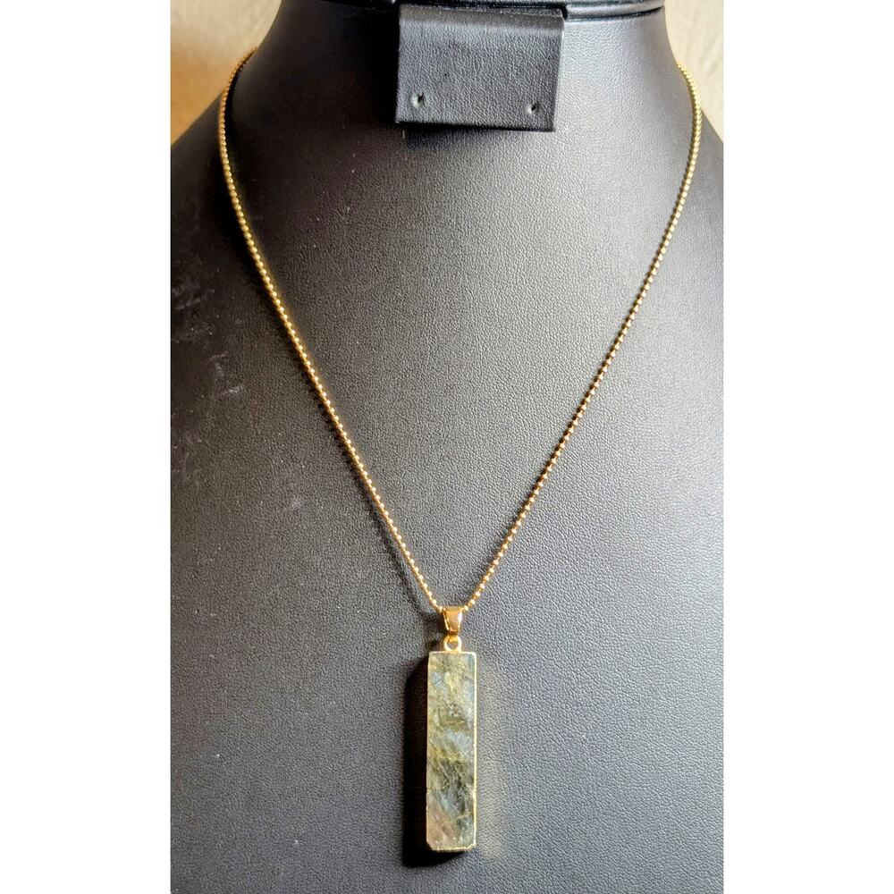 Vintage Green Stone Gold Tone Sides & Bead Ball Chain 18" Necklace